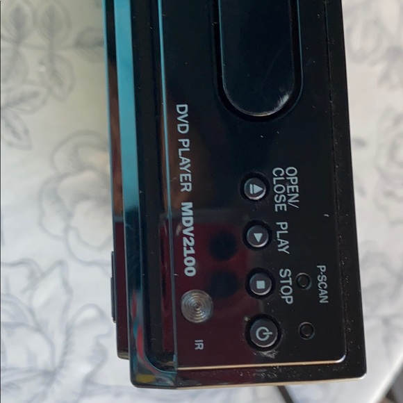 Magnavox DVD Player with remote - Picture 3 of 12